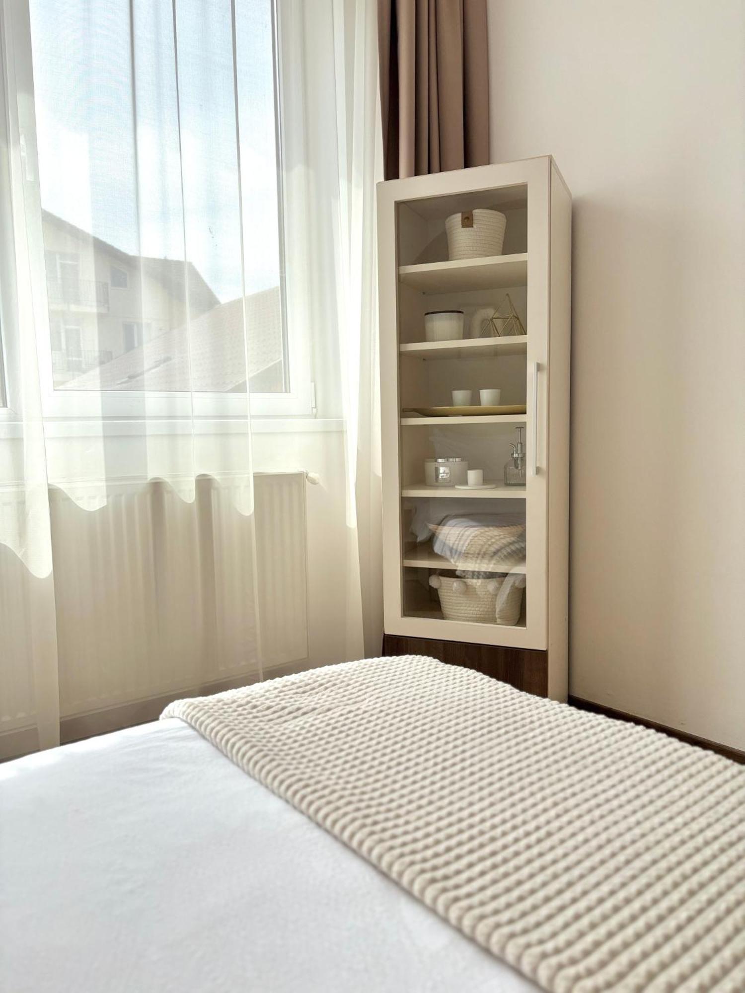 Wanderlust Home Cream, Rasnov Apt For 4, Wifi And Free Parking Exterior foto